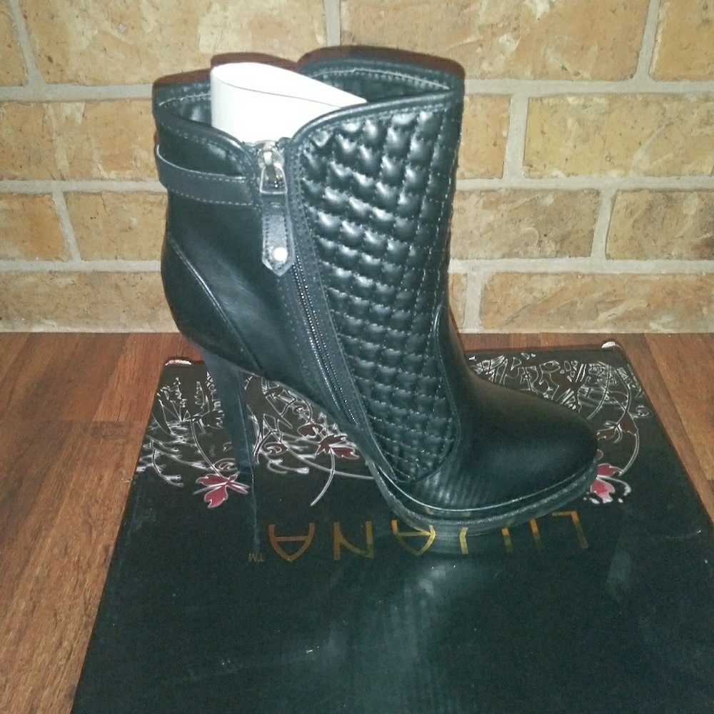 Women black leather ankle heel boots